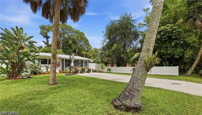 2 bedroom SingleFamilyResidence at 1447 Shadowlawn Dr, Rock Creek Park, Naples — photo 2
