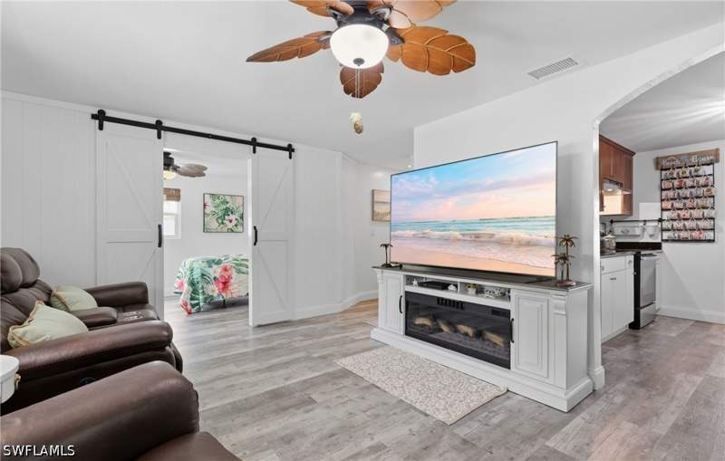 2 bedroom SingleFamilyResidence at 1447 Shadowlawn Dr, Rock Creek Park, Naples — photo 4