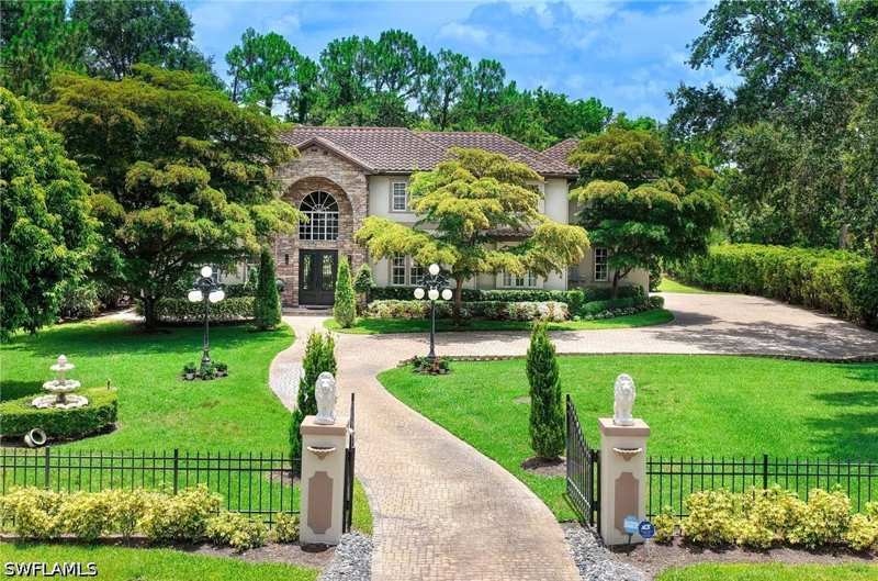 4 bedroom SingleFamilyResidence at 9250 The Ln, Quail Woods Estates, Naples — photo 1