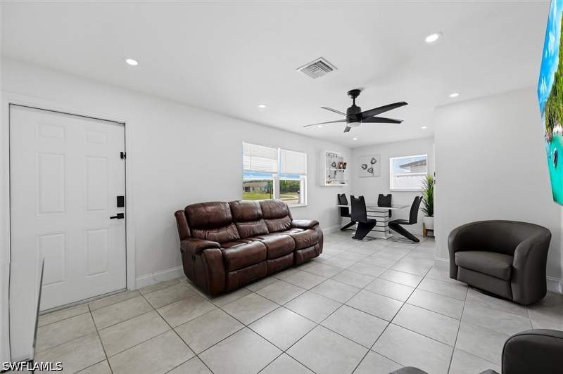 4 bedroom SingleFamilyResidence at 1776 Glenway Ct, Sabal Palm Gardens, Fort Myers — photo 4