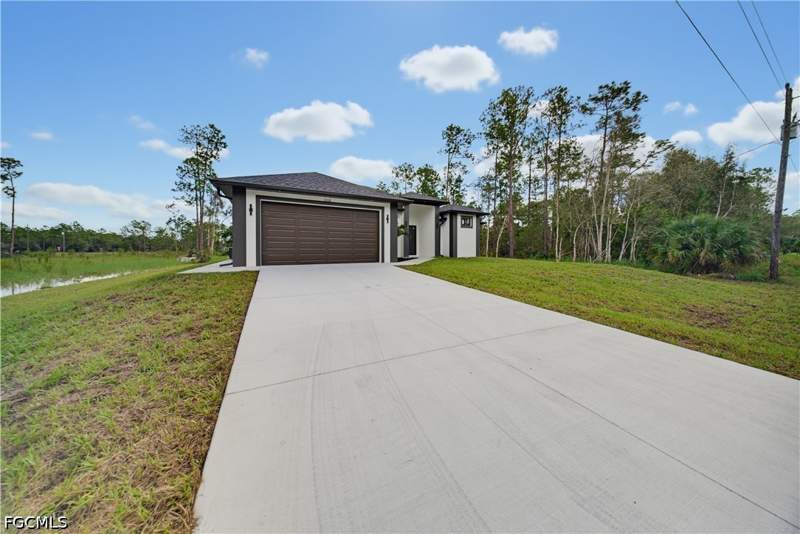 3 bedroom SingleFamilyResidence at 1318 Roosevelt Ave, Lehigh Acres, Lehigh Acres — photo 2