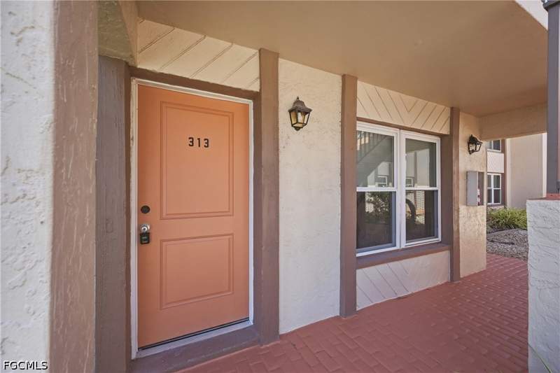 2 bedroom Condominium at 16881 Davis Rd 313, Davis Woods Condominium, Fort Myers — photo 5