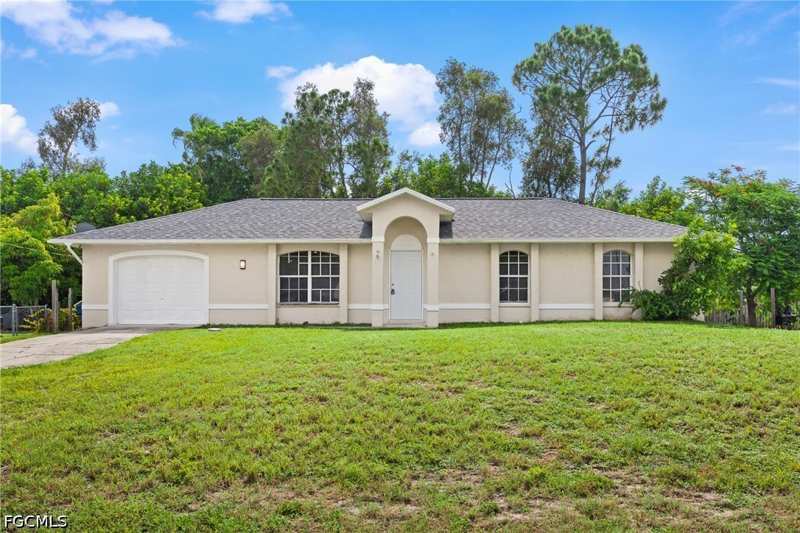 3 bedroom SingleFamilyResidence at 18500 Tampa Rd, San Carlos Park, Fort Myers — photo 1