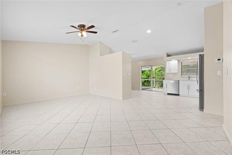 3 bedroom SingleFamilyResidence at 18500 Tampa Rd, San Carlos Park, Fort Myers — photo 4