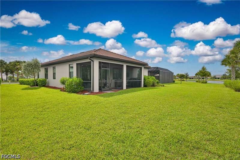 2 bedroom SingleFamilyResidence at 17157 Oakstead Dr, Country Club, Alva — photo 4
