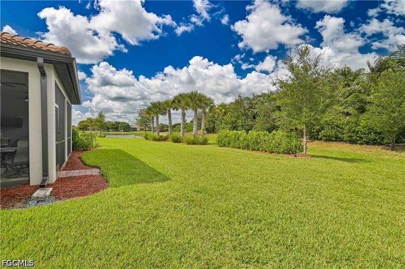 2 bedroom SingleFamilyResidence at 17157 Oakstead Dr, Country Club, Alva — photo 5