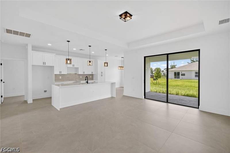 3 bedroom SingleFamilyResidence at 208 Pembroke St, Lehigh Acres, Lehigh Acres — photo 2
