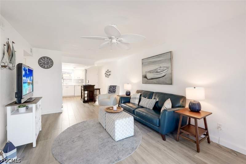 2 bedroom Condominium at 16881 Davis Rd 624, Davis Woods Condominium, Fort Myers — photo 3