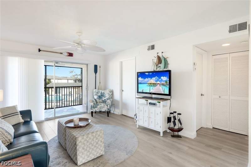 2 bedroom Condominium at 16881 Davis Rd 624, Davis Woods Condominium, Fort Myers — photo 5