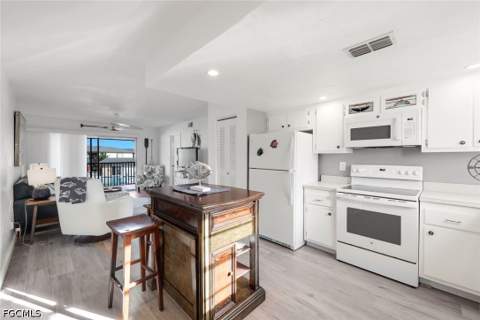 16881 Davis Rd 624, Fort Myers FL - photo 8 of 23
