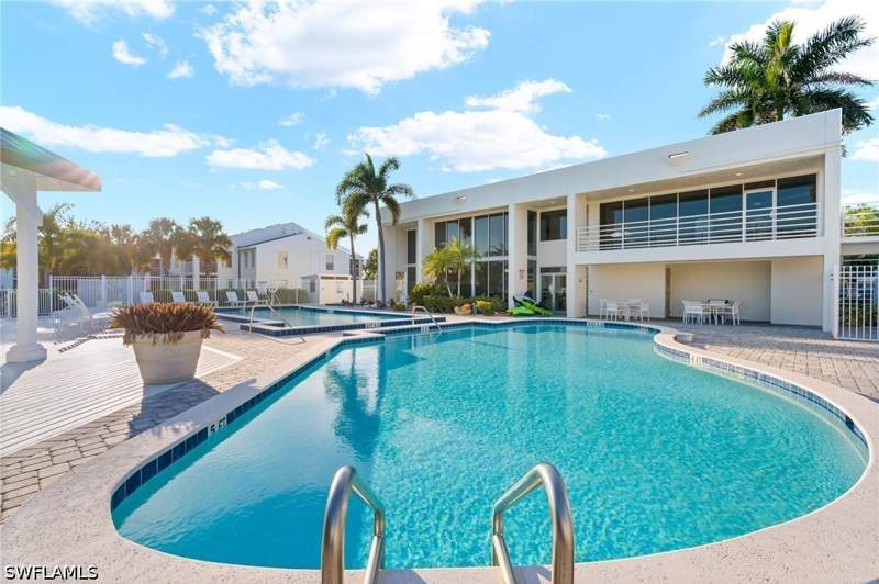 2 bedroom Condominium at 161 Santa Clara Dr 10, Granada Lakes, Naples — photo 4