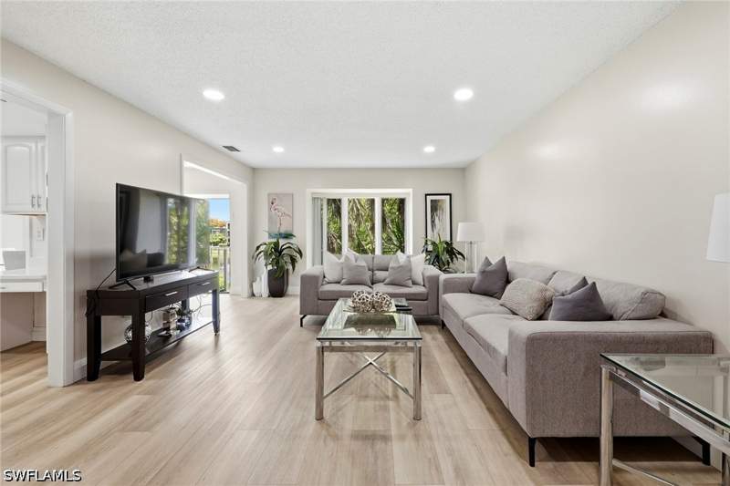 2 bedroom Condominium at 428 Meadowlark Ln 428-B, Naples Bath And Tennis Club, Naples — photo 2