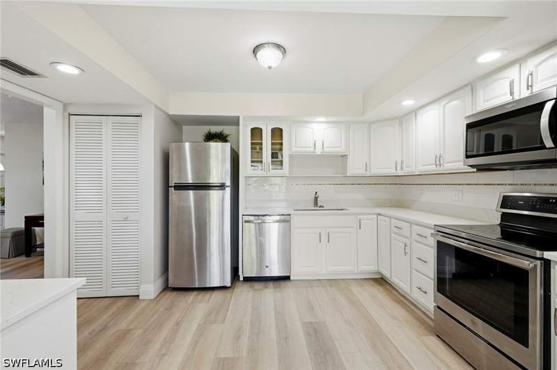 2 bedroom Condominium at 428 Meadowlark Ln 428-B, Naples Bath And Tennis Club, Naples — photo 5