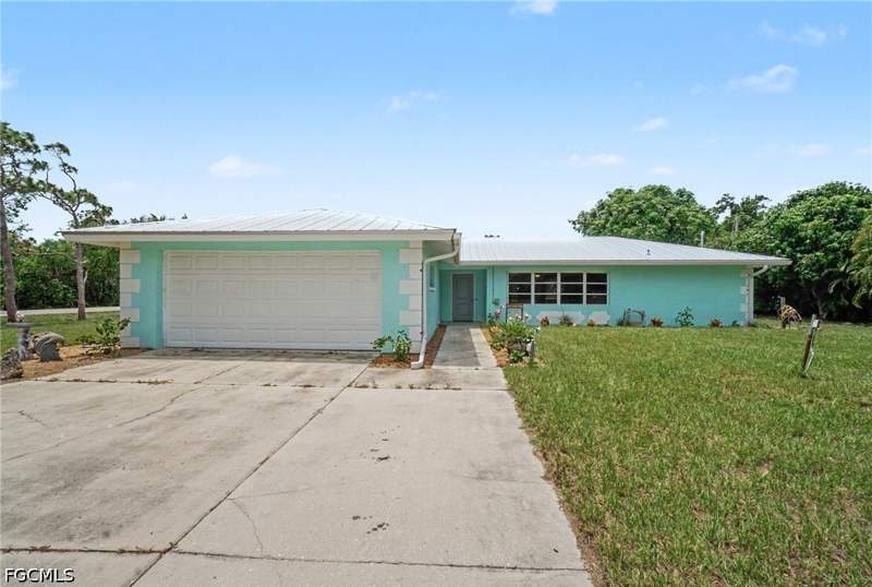 3 bedroom SingleFamilyResidence at 5791 Porpoise Rd, Pine Island Ridge, Bokeelia — photo 3