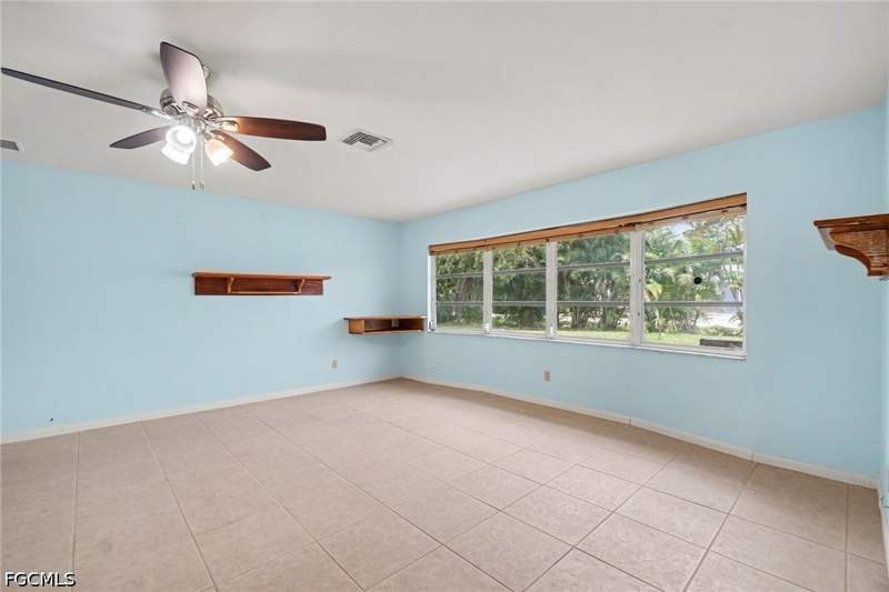 3 bedroom SingleFamilyResidence at 5791 Porpoise Rd, Pine Island Ridge, Bokeelia — photo 5