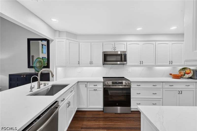 3 bedroom Townhouse at 4830 Springline Dr, Harbortown, Fort Myers — photo 1