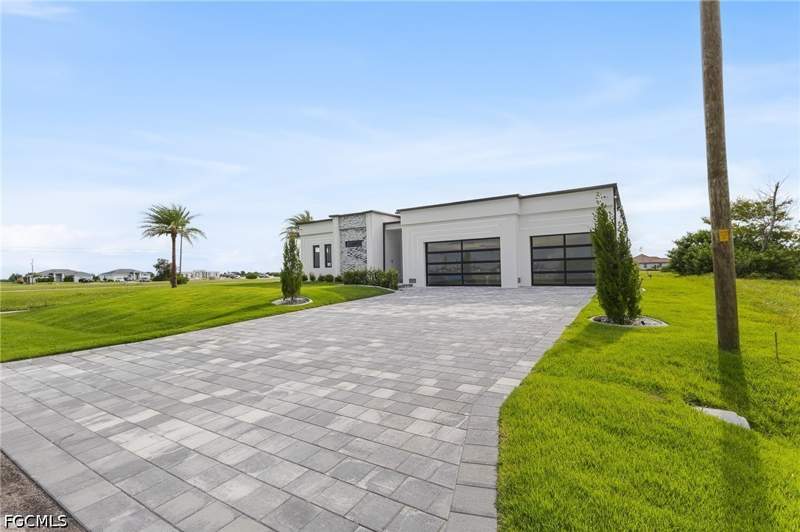 5 bedroom SingleFamilyResidence at 806 NW 33rd Ave, Cape Coral, Cape Coral — photo 3
