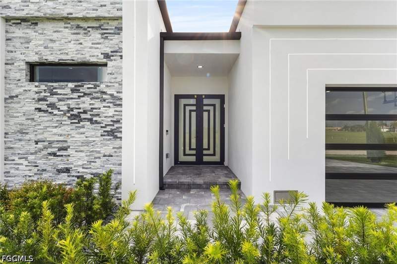 5 bedroom SingleFamilyResidence at 806 NW 33rd Ave, Cape Coral, Cape Coral — photo 4