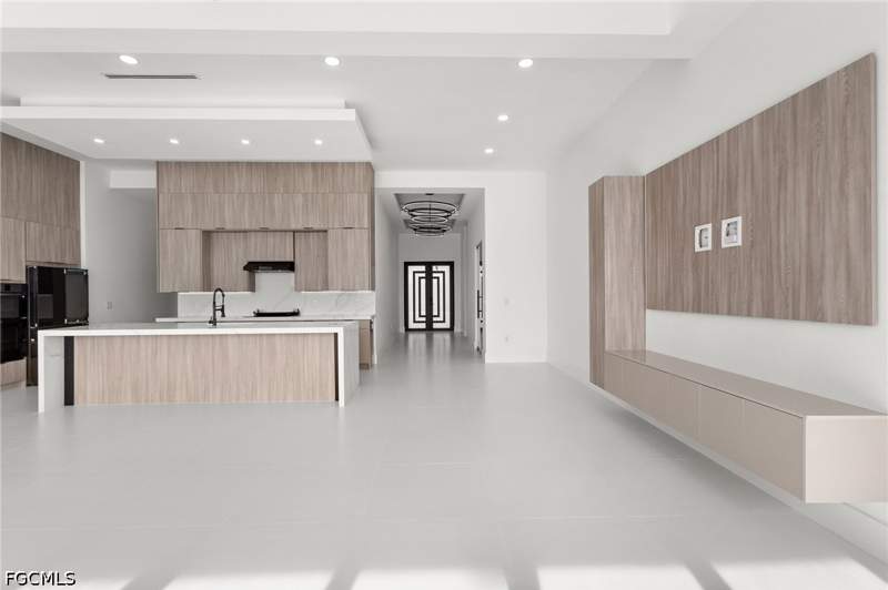 5 bedroom SingleFamilyResidence at 806 NW 33rd Ave, Cape Coral, Cape Coral — photo 5