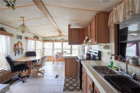 183 Caravan Cir, North Fort Myers FL - photo 7 of 12