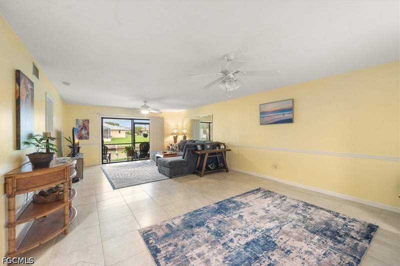 2 bedroom Condominium at 816 SW 48th Ter 102, Cape Regatta Condo, Cape Coral — photo 4