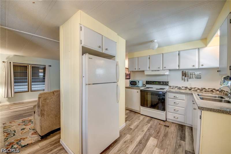 2 bedroom ManufacturedHome at 229 Shrub Ln N, Forest Park Mobile Home, North Fort Myers — photo 5