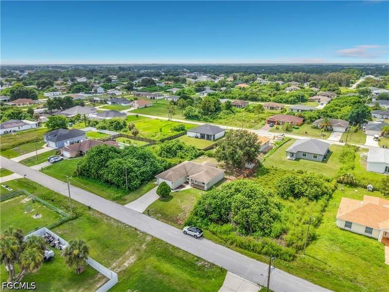3 bedroom SingleFamilyResidence at 3027 38th St SW, Lehigh Acres, Lehigh Acres — photo 2