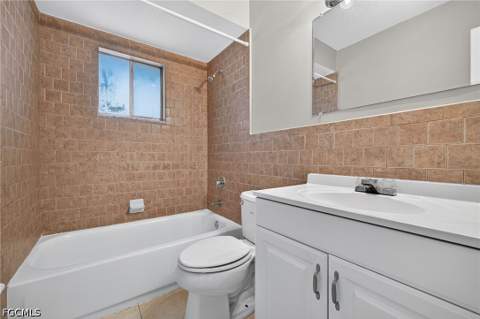 825 Courtington Ln 2, Fort Myers FL - photo 14 of 18