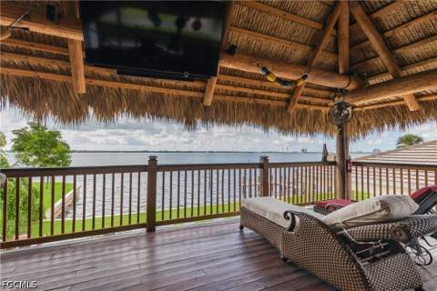 15475 Admiralty Cir, North Fort Myers FL - photo 6 of 47