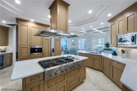 81 Seagate Dr 803, Naples FL - photo 20 of 35