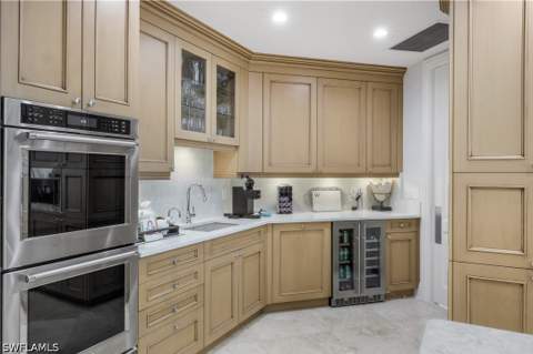 81 Seagate Dr 803, Naples FL - photo 23 of 35