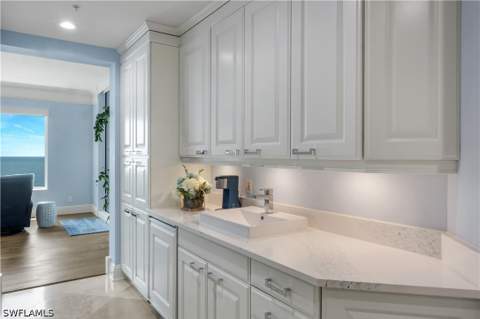 81 Seagate Dr 803, Naples FL - photo 9 of 35