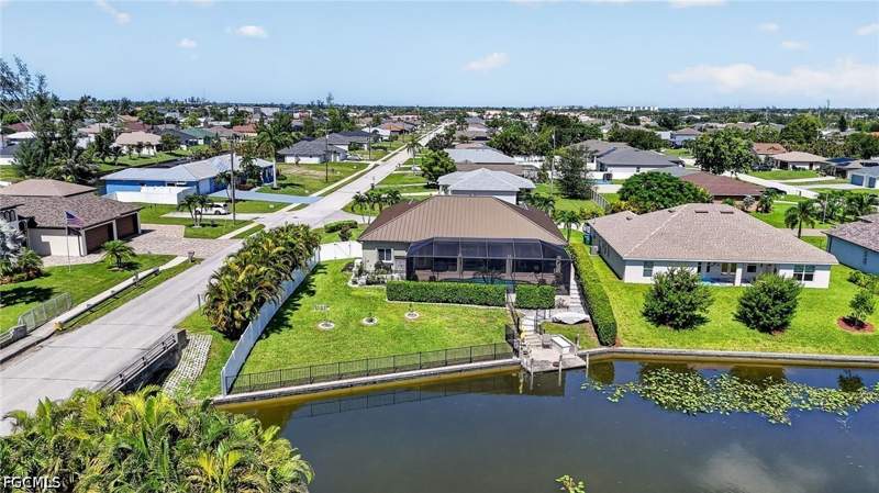 3 bedroom SingleFamilyResidence at 2547 SW 5th Ave, Cape Coral, Cape Coral — photo 3