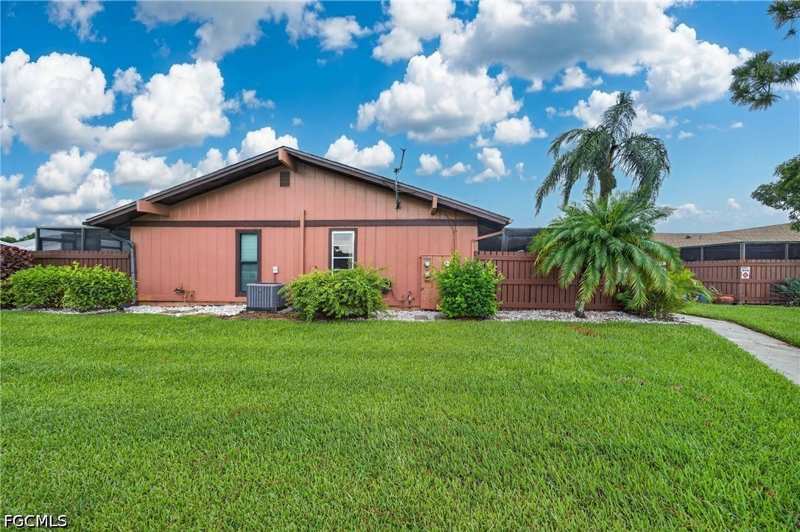 2 bedroom Townhouse at 15451 Crystal Lake Dr, Foxmoor Lakes, North Fort Myers — photo 1
