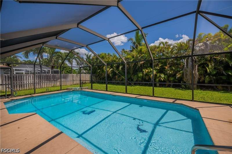 3 bedroom SingleFamilyResidence at 242 SW 45th Ter, Cape Coral, Cape Coral — photo 2