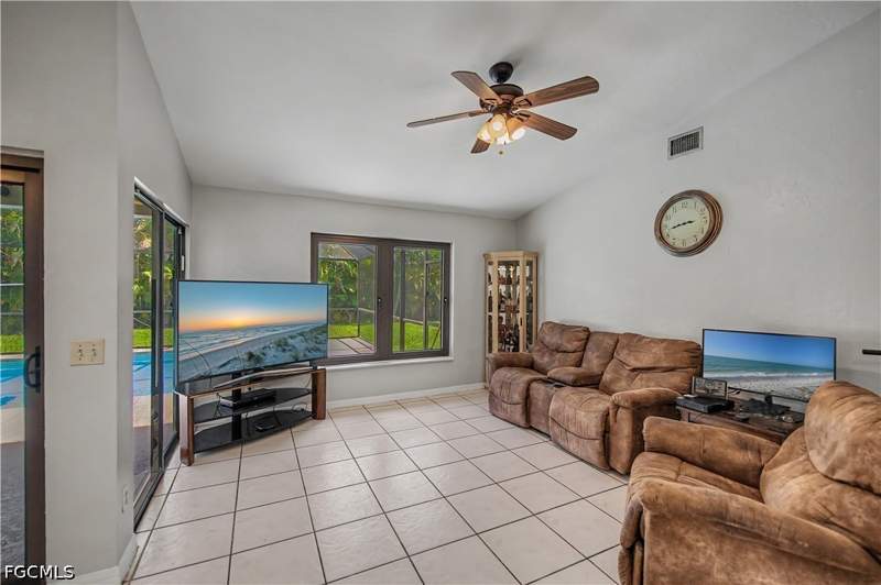 3 bedroom SingleFamilyResidence at 242 SW 45th Ter, Cape Coral, Cape Coral — photo 3