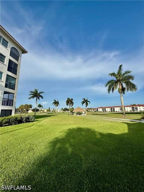 1 High Point Cir W 303, Naples FL - photo 11 of 31