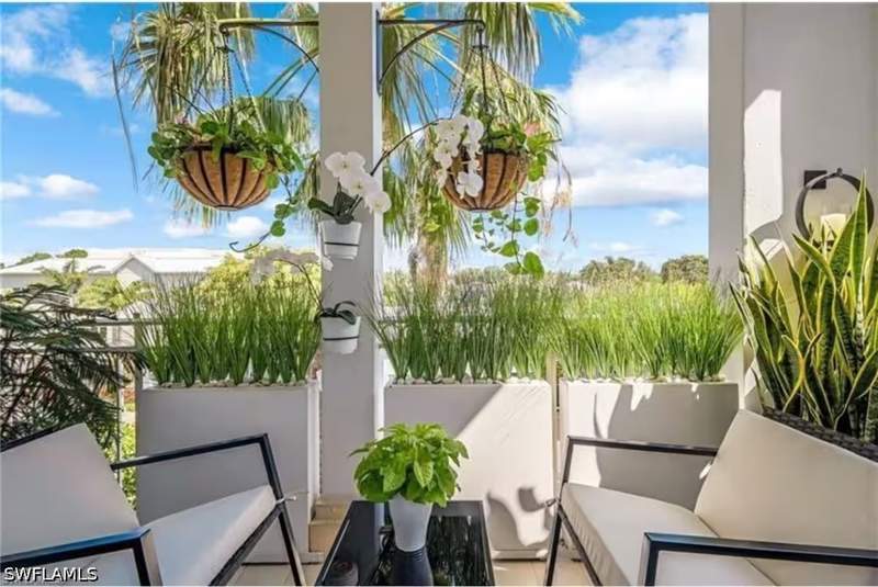 2 bedroom Condominium at 365 5th Ave S 307, Olde Naples, Naples — photo 4