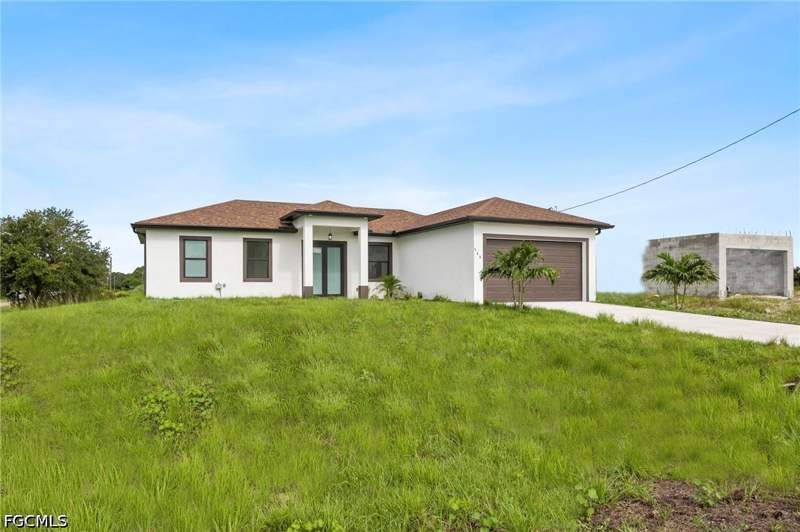 3 bedroom SingleFamilyResidence at 744 Oakridge Ave S, Lehigh Acres, Lehigh Acres — photo 4
