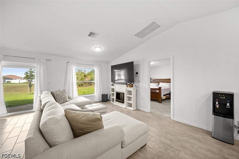 3 bedroom SingleFamilyResidence at 4004 NE 23rd Ave, Cape Coral, Cape Coral — photo 5