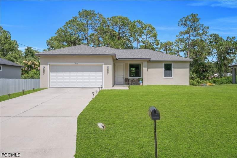 3 bedroom SingleFamilyResidence at 8031 Sandy Cir, Port Labelle, Labelle — photo 4