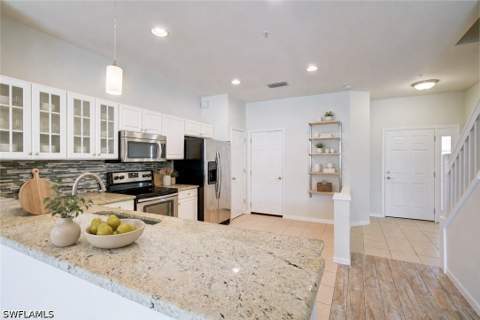 904 Hampton Cir, Naples FL - photo 10 of 35