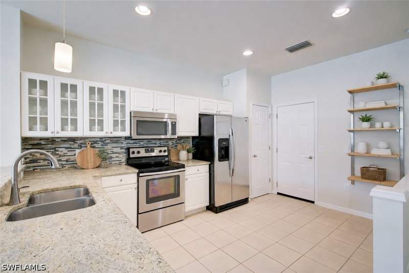 3 bedroom Townhouse at 904 Hampton Cir, Pinehurst, Naples — photo 2