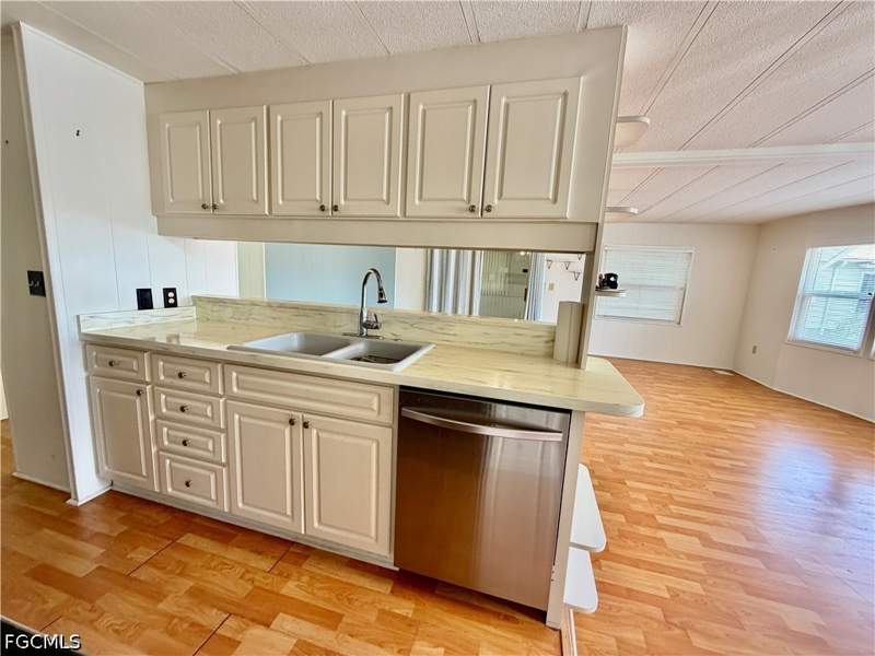 2 bedroom ManufacturedHome at 250 Santa Fe Trl, Carriage Village, North Fort Myers — photo 4
