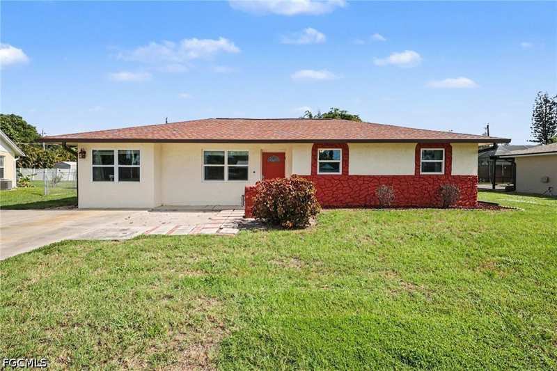 3 bedroom SingleFamilyResidence at 5411 Loyola Ln, Wildwood Addition, Fort Myers — photo 1