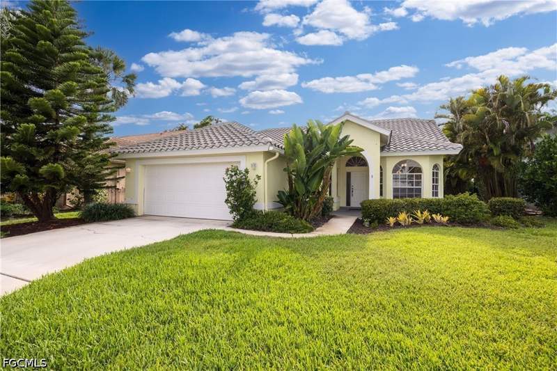 3 bedroom SingleFamilyResidence at 25060 Bay Cedar Dr, Bay Cedar, Bonita Springs — photo 2