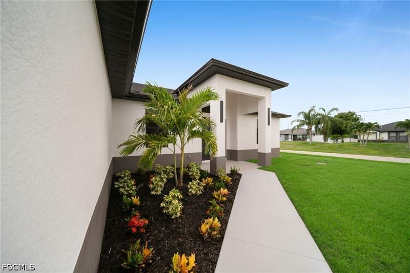 4 bedroom SingleFamilyResidence at 810 Carlfield Ave, Lehigh Acres, Lehigh Acres — photo 5