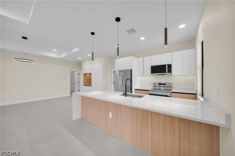 810 Carlfield Ave, Lehigh Acres FL - photo 8 of 44