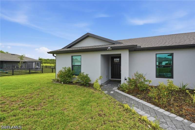 3 bedroom SingleFamilyResidence at 811 Gen Chesty Puller Ct, Labelle, Labelle — photo 3
