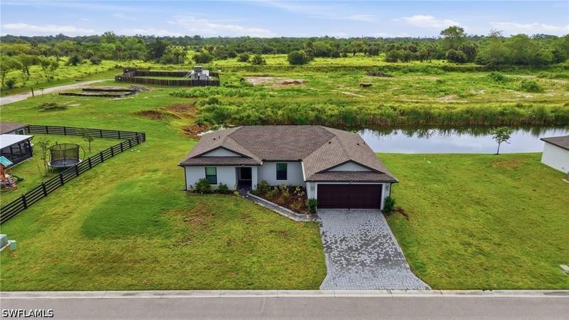 3 bedroom SingleFamilyResidence at 811 Gen Chesty Puller Ct, Labelle, Labelle — photo 4